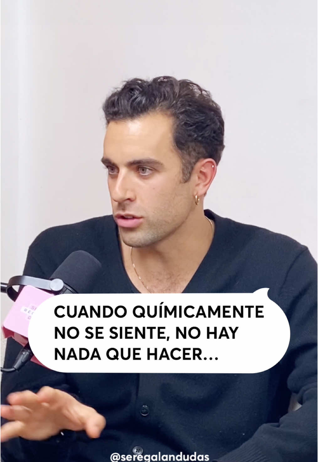 Durísimo saber que cuando químicamente no se siente nada, no hay más que hacer 🤷. El episodio completo donde hablamos sobre esto es el 512. #quimica #relaciones #amistad #podcast #seregalandudas 