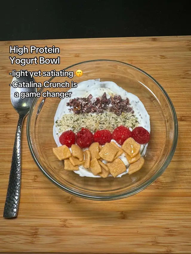 What I eat in a day 🥗🍚🍵🍳 Breakfast: -High protein yogurt bowl  I prefer Siggi’s Plain 0% Skyr and use Catalina Crunch instead of granola  Lunch:  -Bibimbap  Great way to incorporate veggies!! 🥬 Snack: -Green tea and cornflake marshmallow treats If you wait a day or two after making the treats, it has the best chewy texture 🤤 Dinner: -Glass noodle stir fry 🥢 Carrots, mushrooms, kale, and topped with chili oil! Also another great way to add veggies! 🥕🍄‍🟫 #wieiad #whatieatinaday #DinnerIdeas #EasyRecipes #foodies 