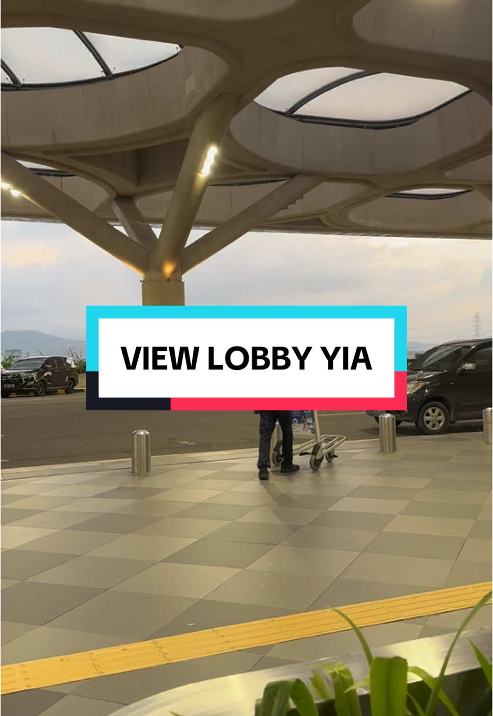 Flight pagi dari YIA bisa sambil cuci mata, masyaAllah 🥰 #bandara #views #bandarajogja #bandarajogjabaru #fyp #fyf #cuantanpabatas #travelkit #travelling 