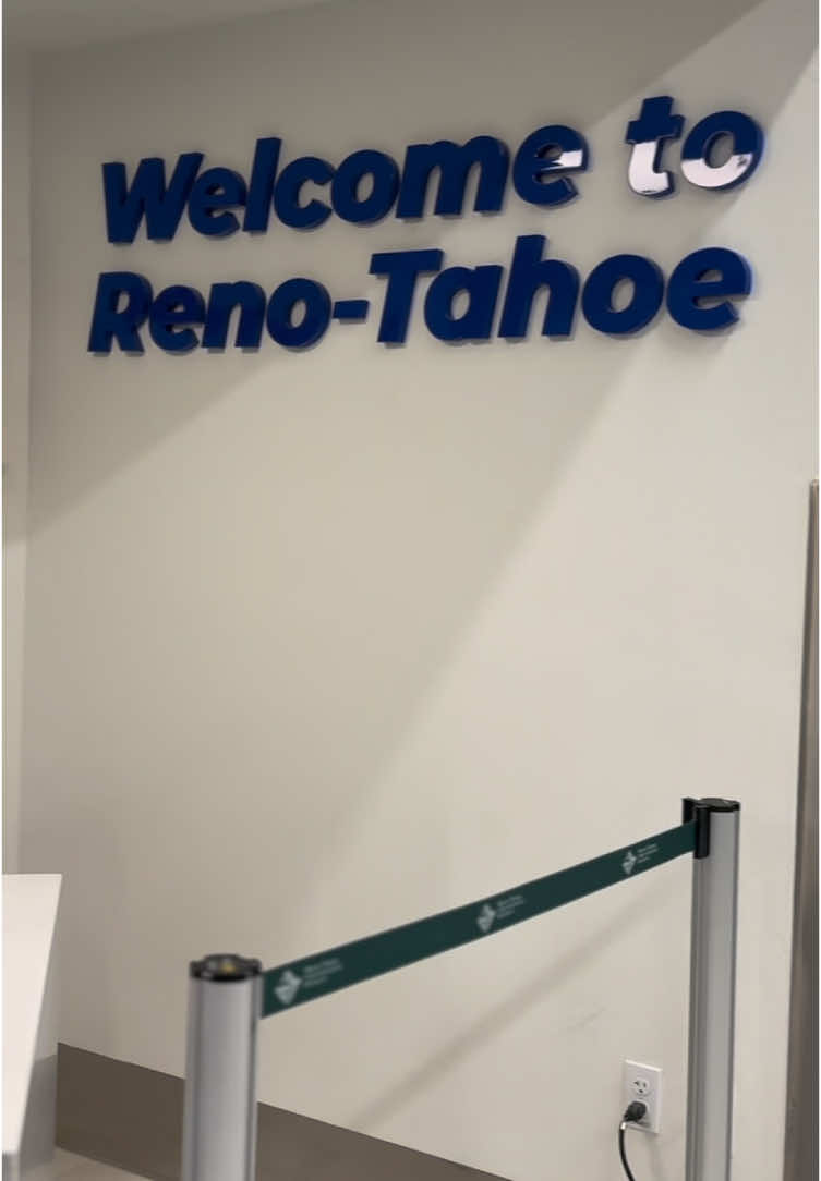 El aeropuerto Reno-Tahoe espera su temporada mas ocupa en los últimos 17 años. ✈️ #renotahoeairport #renonevada #holidaytravel 