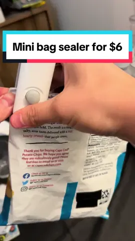 This little mini bag sealer is the perfect stocking stuffer or gift👌😍 #bagsealer #minibagsealer #stockingstuffers #christmasgiftideas #holidayshopping #giftsforhim #giftsforher #tiktokshopblackfriday #tiktokshopcybermonday #tiktokshopholidayhaul 