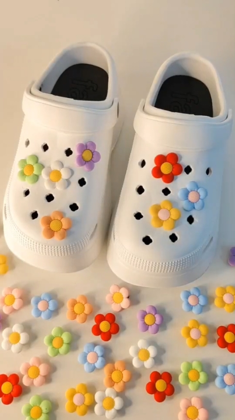สดใสม๊ากกกก 🌸🌼🏵️💮 #จิบบิทติดรองเท้าหัวโต #จิบบิทติดรองเท้า #รองเท้าcrocs #jibbitzcrocs #jibbitz #jibbitzcharms #จิบบิทติดรองเท้า #ที่ติดรองเท้า 