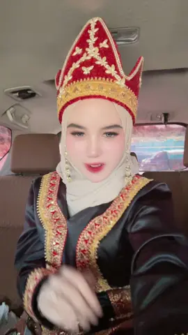 Aku pake baju adat apa ayoo ???