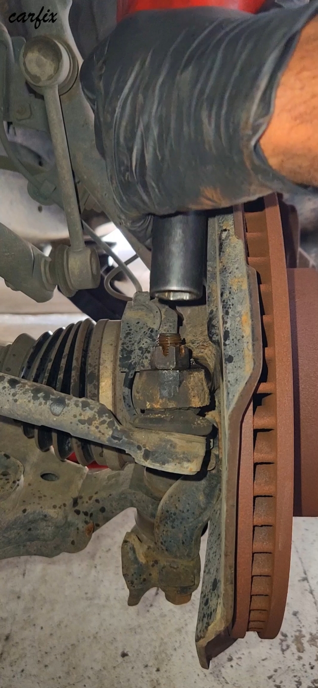 Mechanic tricks and tips  Tyre rod end removal #MECANIC #shortsvideo #SHORT #SHORTS #shortsvideo #viralvideo #shorts 