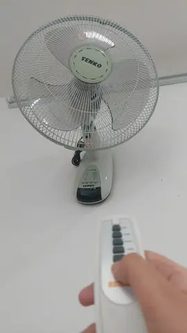 Quạt treo tường senko tr1628