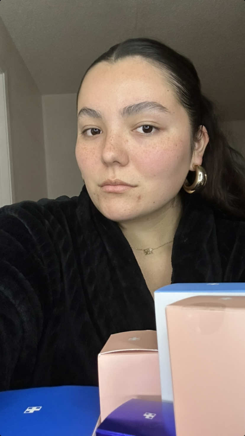 Please remember this is the number 1 korean skincare brand im so obsessed with the previous products that ive gried the masks and it includes the viral masks + microneedling  in a bottle i dont know what youre waiting for click the link here or go to my showcase itll be linked there ☁️🍂🧸🎀 . #medicube #ad #skincare #koreanskincare #jaklynstx #skincareproducts #medicubetiktokshop #sale #blackfridaysale 