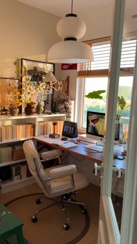 The home office ,with its window overlooking the majestic mountains, provides a serene space for reading and reflection.#homeoffice #Lifestyle #remodel 