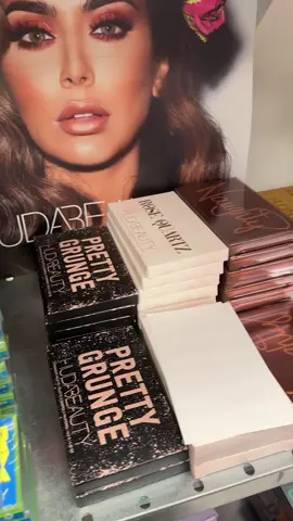 Check out our cyber sale #cybercraze #makeuptok #hudabeauty @Huda @hudabeautyshop 