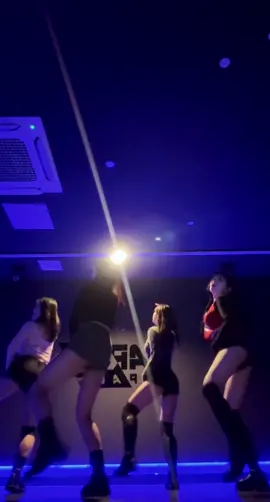 12월 찬조 기대해주세요🩷  #몸매 #댄스부 #여고딩 #dance #fyp #찬조 #추천 #effecthouseYearEnd 