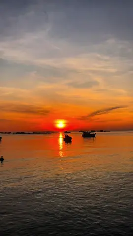 𝙼ộ𝚝 đ𝚘ạ𝚗 đườ𝚗𝚐, 𝚗ế𝚞 đ𝚒 𝚕â𝚞 𝚖à 𝚔𝚑ô𝚗𝚐 𝚗𝚑ì𝚗 𝚝𝚑ấ𝚢 𝚑𝚢 𝚟ọ𝚗𝚐 𝚝𝚑ì 𝚗ê𝚗 𝚝𝚑𝚊𝚢 đổ𝚒 𝚙𝚑ươ𝚗𝚐 𝚑ướ𝚗𝚐. 𝙼ộ𝚝 𝚜ự 𝚟𝚒ệ𝚌, 𝚗𝚐𝚑ĩ đã 𝚗𝚑𝚒ề𝚞 𝚟ẫ𝚗 𝚔𝚑ô𝚗𝚐 𝚖ở đượ𝚌 𝚗ú𝚝 𝚝𝚑ắ𝚝 𝚝𝚛𝚘𝚗𝚐 𝚕ò𝚗𝚐 𝚝𝚑ì 𝚗ê𝚗 𝚋𝚞ô𝚗𝚐 𝚡𝚞ố𝚗𝚐. 𝙼ộ𝚝 𝚜ố 𝚗𝚐ườ𝚒, 𝚚𝚞𝚊 𝚕ạ𝚒 𝚕â𝚞 𝚗𝚐à𝚢 𝚟ẫ𝚗 𝚔𝚑ô𝚗𝚐 𝚌ả𝚖 𝚗𝚑ậ𝚗 đượ𝚌 𝚜ự 𝚌𝚑â𝚗 𝚝𝚑à𝚗𝚑 𝚝𝚑ì 𝚑ã𝚢 𝚛ờ𝚒 𝚡𝚊. 𝙼ộ𝚝 𝚕ố𝚒 𝚜ố𝚗𝚐, á𝚙 𝚍ụ𝚗𝚐 𝚖ộ𝚝 𝚝𝚑ờ𝚒 𝚐𝚒𝚊𝚗 𝚍à𝚒 𝚟ẫ𝚗 𝚔𝚑ô𝚗𝚐 𝚝ì𝚖 𝚝𝚑ấ𝚢 𝚗𝚒ề𝚖 𝚟𝚞𝚒 𝚝𝚑ì 𝚗ê𝚗 𝚌𝚑ọ𝚗 𝚌á𝚌𝚑 𝚝𝚑𝚊𝚢 đổ𝚒. 𝙺𝚒ê𝚗 𝚗𝚑ẫ𝚗 𝚕à đứ𝚌 𝚝í𝚗𝚑 𝚝ố𝚝... 𝙽𝚑ư𝚗𝚐 𝚗ê𝚗 𝚗𝚑ớ 𝚗ó 𝚌𝚑ỉ 𝚝ố𝚝 𝚟ớ𝚒 𝚗𝚐ườ𝚒 𝚝𝚑ậ𝚝 𝚜ự 𝚡ứ𝚗𝚐 đá𝚗𝚐. 𝙲ò𝚗 𝚗𝚐ượ𝚌 𝚕ạ𝚒 𝚌𝚑ỉ 𝚕à 𝚜ự 𝚗𝚐𝚞 𝚗𝚐ố𝚌 𝚖à 𝚝𝚑ô𝚒. 𝙲ó 𝚗𝚑𝚒ề𝚞 𝚜ự 𝚟𝚒ệ𝚌 𝚟à 𝚌𝚘𝚗 𝚗𝚐ườ𝚒 𝚌ầ𝚗 𝚝𝚑ờ𝚒 𝚐𝚒𝚊𝚗 để 𝚗𝚑ậ𝚗 𝚋𝚒ế𝚝 đú𝚗𝚐 𝚜𝚊𝚒. 𝙽𝚑ư𝚗𝚐 𝚋ạ𝚗 𝚌ó 𝚝ừ𝚗𝚐 𝚗𝚐𝚑ĩ 𝚝𝚑ờ𝚒 𝚐𝚒𝚊𝚗 𝚗ế𝚞 𝚚𝚞𝚊 𝚛ồ𝚒 𝚋ạ𝚗 𝚌ó 𝚝𝚑𝚊𝚢 đổ𝚒 đượ𝚌 𝚐ì 𝚔𝚑ô𝚗𝚐? 𝙽ế𝚞 đã 𝚕à 𝚔𝚑ô𝚗𝚐 𝚝𝚑ì 𝚌ầ𝚗 𝚐ì 𝚙𝚑ả𝚒 𝚕à𝚖 𝚔𝚑ổ 𝚋ả𝚗 𝚝𝚑â𝚗 𝚖ì𝚗𝚑 𝚗𝚑ư 𝚟ậ𝚢. 𝙷ạ𝚗𝚑 𝚙𝚑ú𝚌 𝚕à để 𝚌ả𝚖 𝚗𝚑ậ𝚗, 𝚔𝚑ô𝚗𝚐 𝚙𝚑ả𝚒 để 𝚋𝚊 𝚑𝚘𝚊. 𝙲ô𝚗𝚐 𝚍𝚊𝚗𝚑 𝚕à để 𝚌ố𝚗𝚐 𝚑𝚒ế𝚗, 𝚔𝚑ô𝚗𝚐 𝚙𝚑ả𝚒 để 𝚔𝚒ê𝚞 𝚗𝚐ạ𝚘. 𝚅ậ𝚝 𝚌𝚑ấ𝚝 𝚕à để 𝚜ử 𝚍ụ𝚗𝚐, 𝚔𝚑ô𝚗𝚐 𝚙𝚑ả𝚒 để 𝚔𝚑𝚘𝚎 𝚔𝚑𝚘𝚊𝚗𝚐. 𝚃𝚒ề𝚗 𝚋ạ𝚌 𝚕à để 𝚌𝚑𝚒 𝚝𝚒ê𝚞, 𝚔𝚑ô𝚗𝚐 𝚙𝚑ả𝚒 để đ𝚘 𝚕ườ𝚗𝚐. 𝙲𝚞ộ𝚌 𝚜ố𝚗𝚐 𝚕à để 𝚝𝚛ả𝚒 𝚗𝚐𝚑𝚒ệ𝚖, 𝚔𝚑ô𝚗𝚐 𝚙𝚑ả𝚒 để 𝚑ơ𝚗 𝚝𝚑𝚞𝚊. Đừ𝚗𝚐 để 𝚌𝚞ộ𝚌 đờ𝚒 𝚌ủ𝚊 𝚋ạ𝚗 𝚌𝚑ỉ 𝚕à 𝚖ộ𝚝 𝚌𝚑𝚞ỗ𝚒 𝚍à𝚒 𝚌ủ𝚊 𝚜ự 𝚖ậ𝚙 𝚖ờ 𝚝𝚒ế𝚌 𝚗𝚞ố𝚒 𝚟à 𝚟ô 𝚗𝚐𝚑ĩ𝚊…💔#buon_tam_trang #tamtrangbuon #tamtrang #foryou 