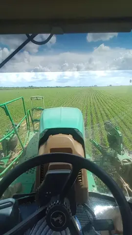 Primeiro fungicida. #4730 #johndeere #operador 