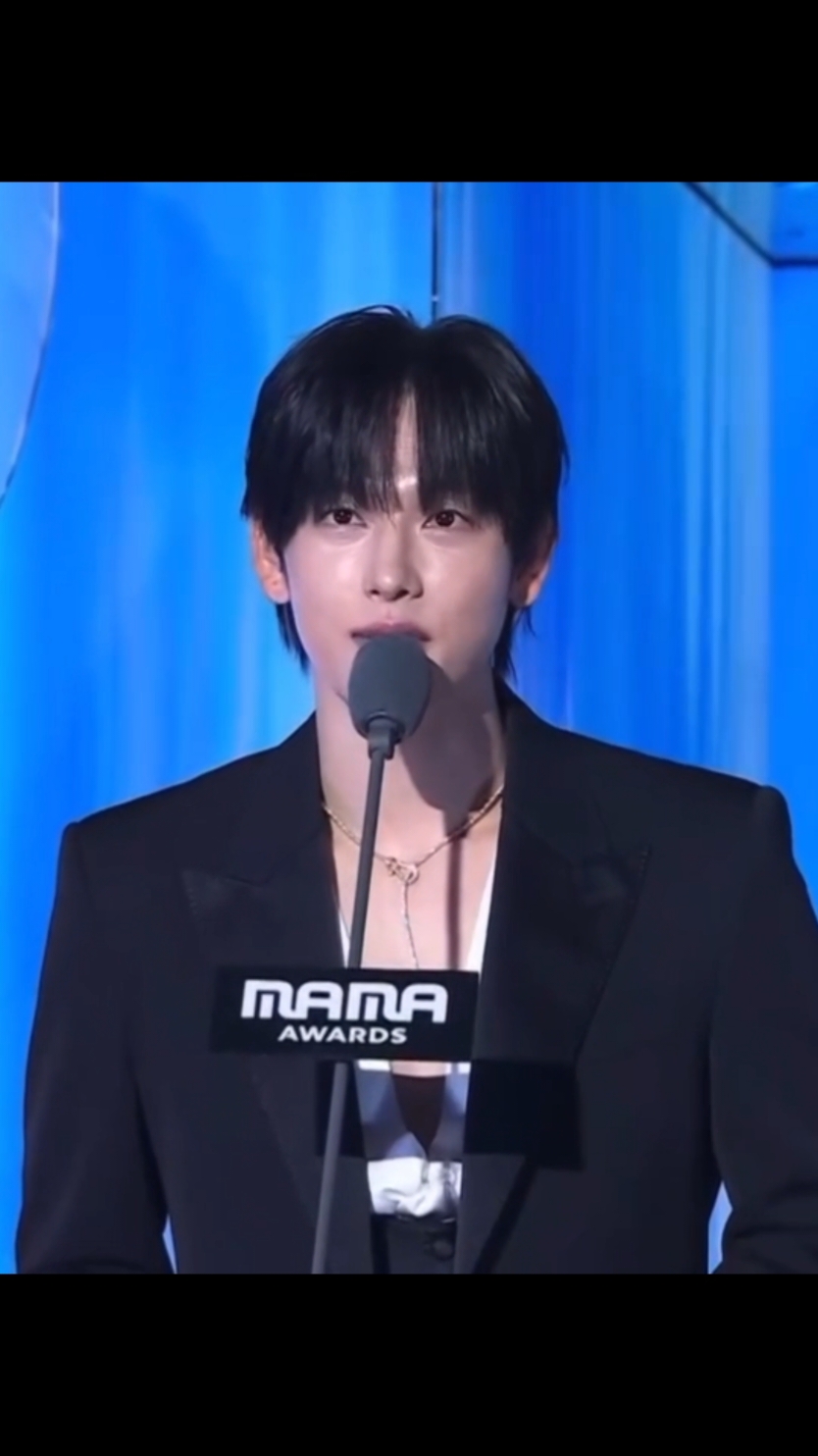 pls siwan is so handsome with his black long hair and my girl Lee joo bin is so pretty😭🩷 #mamaawards #mamaawards2024 #imsiwan #yimsiwan #leejoobin #mc #fyp #korea #kdrama #squidgame #strangersfromhell 