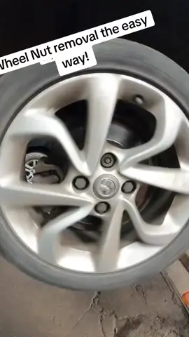 Easy remove it with the extended Ratchet! #brake #brakes #foryoupage❤️❤️ #fyp #viral #tiktokmademebuyit #mechanic #auto #techtok #engineering #engineering #tool #powertools #car #wheel #tyres 