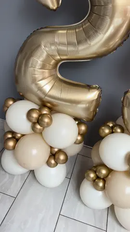 How gorgeous are these number stacks😍 In love with this colour scheme ✨ #balloonartist #balloondecorations #partytime #25thbirthday #birthdaypartydecoration #happybirthday #eventplanners #fyp #balloonstack #balloonnumbers 