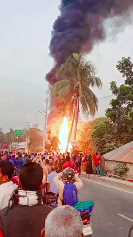 #মানিকগঞ্জ সাটুরিয়া কান্দাপাড়া,, খোরশেদ আলম এর  অকটেন ডিজেলের দোকানে আগুন লেগেছে,,।#