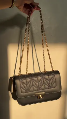 Sinong di mapapacheckout sa bag na ito at 89 ko lang nabili ito! Checkout now habang naka sale pa din! 🔥 #slingbagforwomen #shoulderbagforwomen #bag #bags #bagsforwomen #casualbag #formalbag #giftideas #giftideasforgirlfriend #fyp #foryou 