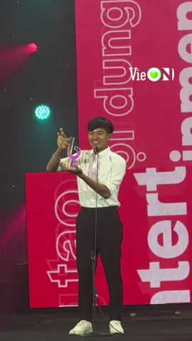 @Lê Tuấn Khang xuất sắc trở thành Entertainment Creator of The Year! #VieON #TikTokAwardsVN2024 #tiktokgiaitri #tvshowhay #LeTuanKhang 