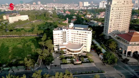 😍TẬN HƯỞNG KỲ NGHỈ TRỌN VẸN VỚI PHÒNG DELUXE SEA VIEW TẠI SAMMY HOTEL VŨNG TÀU !!! ✨Với diện tích 30m2 được thiết kế sang trọng và tinh tế, phòng Deluxe của Sammy sẽ mang đến cho bạn không gian nghỉ dưỡng thoải mái và tiện nghi cho 2 người.  🌄Hãy để bản thân cảm nhận khoảnh khắc bình yên bên khung cảnh biển Vũng Tàu tuyệt đẹp ngay từ phòng nghỉ. Ngắm bình minh rực rỡ hay hoàng hôn lãng mạn đều là những trải nghiệm khó quên trong kỳ nghỉ dưỡng tại Vũng Tàu.  💯Đội ngũ nhân viên chuyên nghiệp, thân thiện luôn sẵn sàng phục vụ, mang đến cho bạn kỳ nghỉ đáng nhớ nhất. 👉 Đặt phòng ngay hôm nay để nhận những ưu đãi cực kỳ hấp dẫn.  ____ ________ ________ ______ 🏨 𝐒𝐀𝐌𝐌𝐘 𝐇𝐎𝐓𝐄𝐋 𝐕𝐔𝐍𝐆 𝐓𝐀𝐔 🏡 157 Thuỳ Vân, P. Thắng Tam, Tp. Vũng Tàu ☎️ Liên hệ 02543 854755 - 02543 854756 📱 𝐇𝐨𝐭𝐥𝐢𝐧𝐞/𝐙𝐚𝐥𝐨: 𝟎𝟖𝟐𝟑 𝟑𝟏 𝟑𝟖 𝟑𝟗 📩 sammy@sammyhotel.com.vn #dulichvungtau #bienvungtau #reviewvungtau #khachsangiare #checkinvungtau #sammyhotel #trendingvideo 