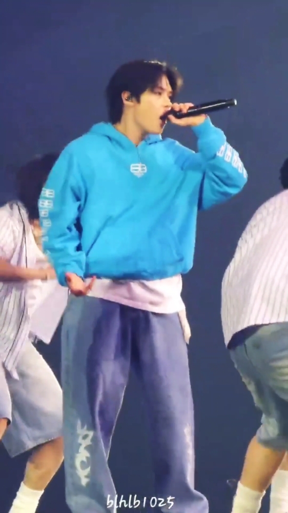 rest up and get well🫳🐱 #leeknow #youth #dominate_bulacan #straykids #skz  #filipino 