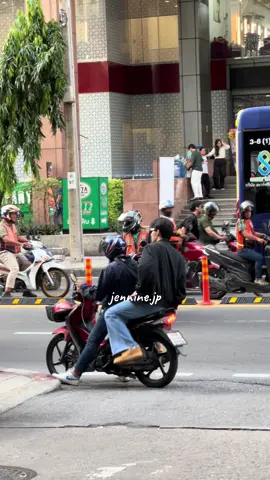 ✨🤣🛵กำลังเดินมายืนรอรถกลับบ้าน เดินมาเจอ คุณปอนด์ยืนอยู่ ตอนแรกก็งงว่าปอนด์ยืนรออะไร สรุปนางยืนรอรถเหมือนกัน ละฉันเพิ่งเคยเห็นปอนด์นั่งรถมอเตอร์ไซค์🛵🤭💖เอ็นดูลูกชายยิ่งนัก#ppnaravit #ปอนด์ณราวิชญ์ #ปอนด์ภูวินทร์ 