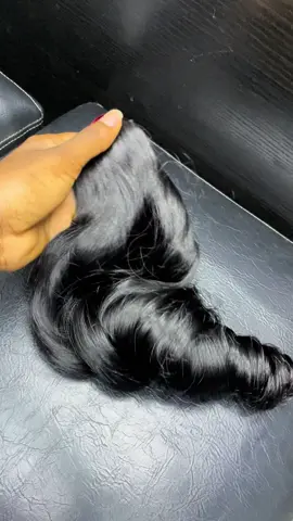 Available as seen Bouncy unit ☺️ 200g 24inches  5by5 closure #hairbundles #hairvendor #lagos 
