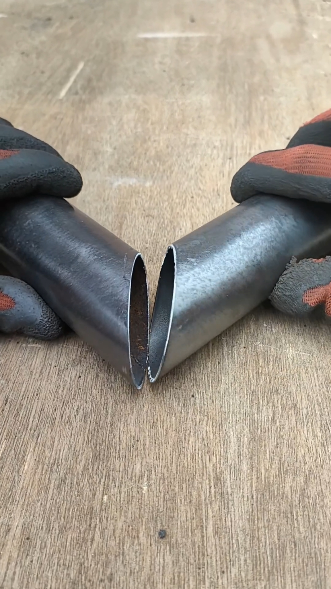 just for beginners! tips for making 90 degree joints in three metal pipes #welding #creative #perfectwelding #DIY #weldingproject #techniques #weldingjobs #weld #metalwork #tipsandtricks #weldingcreativetools #fabraction #welder #art #femalewelder #weldingart #howtoweld #diyproject #perfectweld #diy 