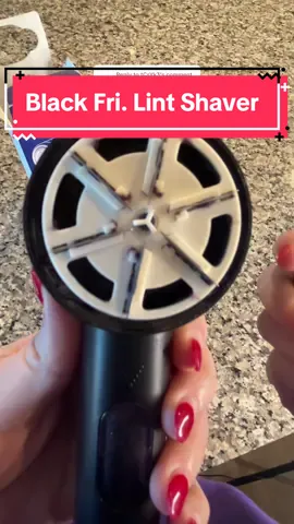 Replying to @tCsYk3 It has six blades and comes with replaceable blades! Fantastic deal for the Black Friday price.  #lintshaver #blackfriday #tiktokshopblackfriday #tiktokshopcybermonday #holidayhaul #ttstakeover 