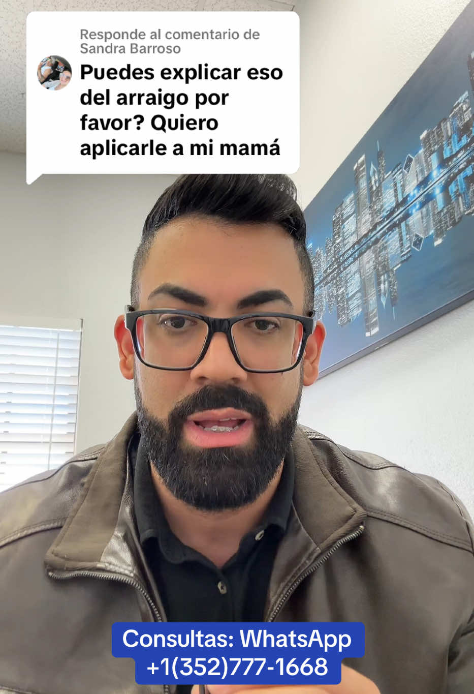 Respuesta a @Sandra Barroso  La sección 214(b) de la Ley de Inmigración y Nacionalidad (INA) de Estados Unidos establece que todo solicitante de visa de no inmigrante es considerado, por defecto, como un posible inmigrante. Por lo tanto, el solicitante debe demostrar al oficial consular que tiene la intención de regresar a su país de origen después de una estancia temporal en Estados Unidos.  Para superar esta presunción, es esencial que el solicitante presente evidencia de vínculos sólidos con su país de origen, tales como: 	•	Relaciones familiares: Tener familiares cercanos que permanezcan en el país de origen. 	•	Empleo estable: Contar con un trabajo fijo al que planea regresar. 	•	Propiedades o bienes: Poseer bienes inmuebles u otros activos significativos en su país. 	•	Participación comunitaria: Estar involucrado en actividades sociales o comunitarias que lo aten a su país. La incapacidad de demostrar estos vínculos puede resultar en la denegación de la visa bajo la sección 214(b). Es importante destacar que esta denegación no es permanente; el solicitante puede volver a aplicar si presenta nueva información o si sus circunstancias han cambiado significativamente desde la última solicitud. 