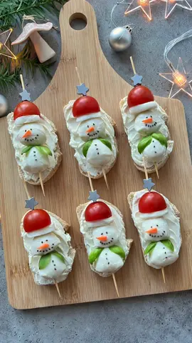 Christmas Party Appetizers ☃️ With slices of baguette, cream cheese and bocconcini snowman. For more holiday inspiration, head to my website food-bites.com #fyp #christmas #christmasfood #EasyRecipe #appetizer #partyfood #christmastiktok #festive #holidayfood #cheese 