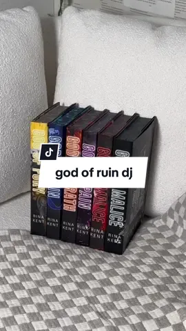 he looks like he’s 15 but i still like it sm better than the other one lmao #BookTok #godofruin #landonking #miasokolov #rinakent #rinaverse #legacyofgods 