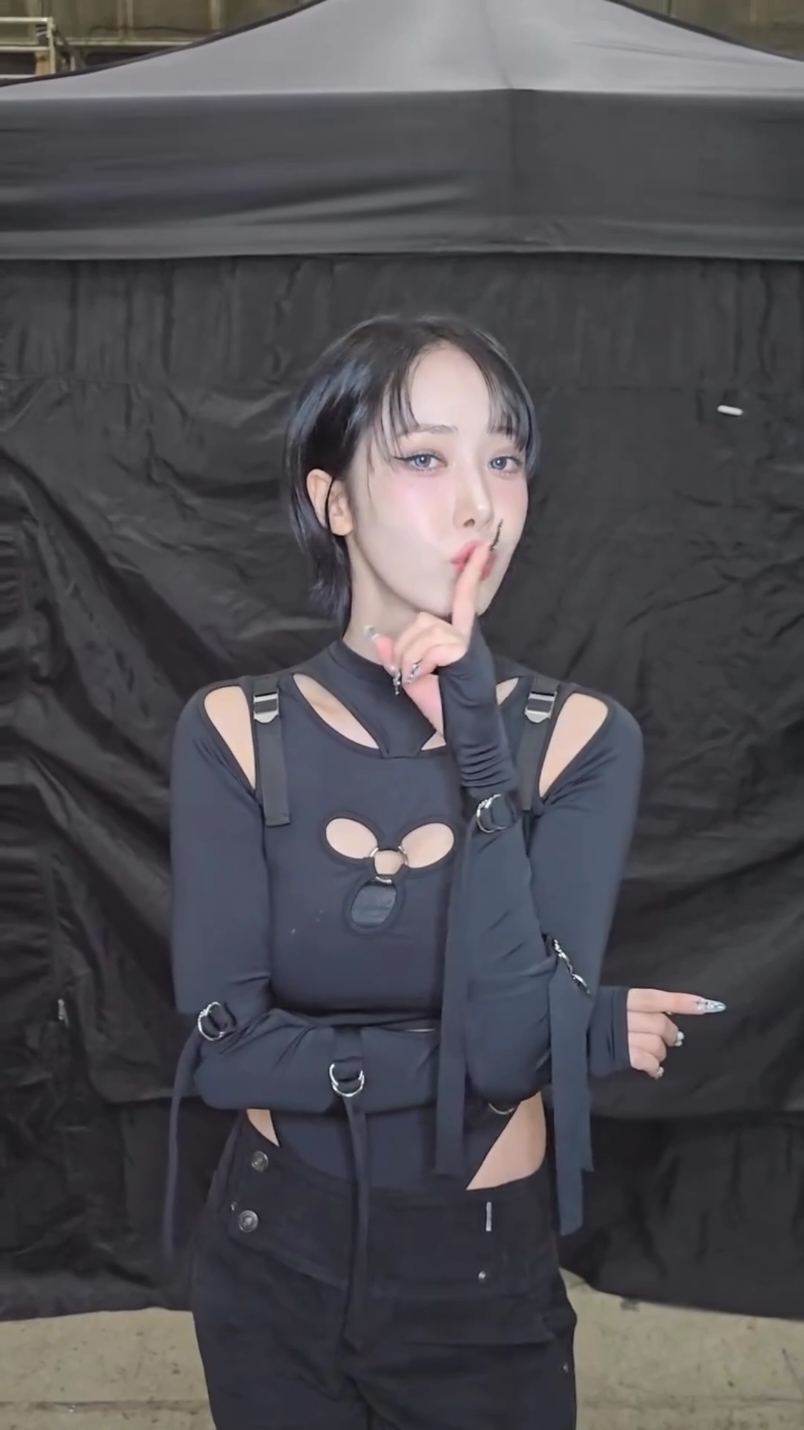 FREE THEM WTF😭 LET THERE BE GENDER #ateez #viviz #sinb #wooyoung #seonghwa #foryou #womeninmalefields #womeninmenfields @ATEEZ_Official @VIVIZ 