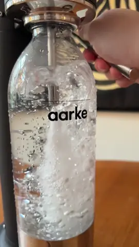 The Aarke Carbonator 3 offers up a alternative to Sodastream and a sustainable solution if Re-turn is annoying you. You can buy these directly from @Faerly - an Irish online shop dedicated to Irish and sustainability (Aarke is Swedish though!). They even have some flavours to add to thr water and this C3 model is currently on sale! #Gifted by Faerly and @Aarke #water #hydrate #carbonate #carbonatedwater #susainability #ireland #irish #fyp #gadget #Lifestyle #Home 