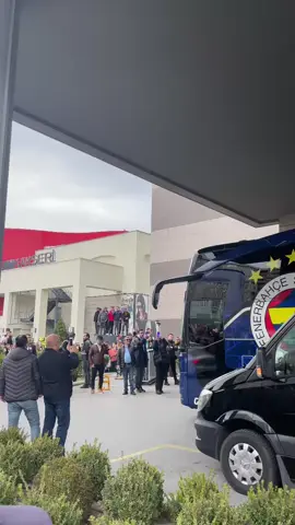 GENÇ FENERBAHÇELİLER GFB💙💛#fenerbahçe💛💙 #gfb #malatyagfb #kayserigfb#bitlisgfb #bizimicinsaldırfener #fenerbahçe💛💙 #gurur #bismillahfyp #allahımnolurkesfet #gfb #cemgölbası#takımotobus#gfb 