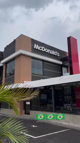 Я може і публікувала б більш «туристичний»,пізнавальний контент,але перегляди оснаннім часом дно,тому пиріжечок з бананом 🤷🏼‍♀️ #макдональдс #їжа #mcdonalds 