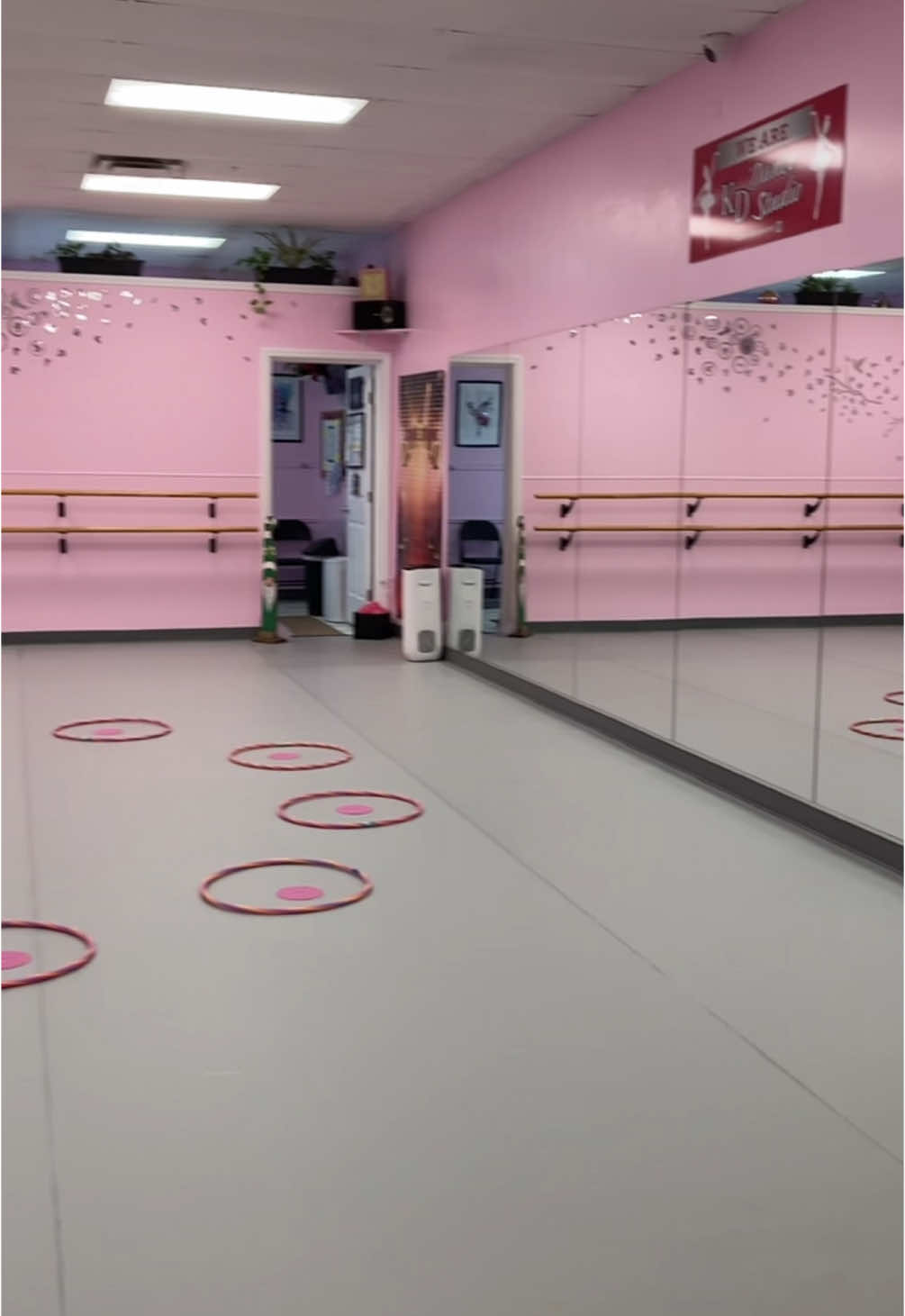 Loving the new dance studio😍🩰💖 #pink #dancestudio #damcestudioowner #kddance #dancer 
