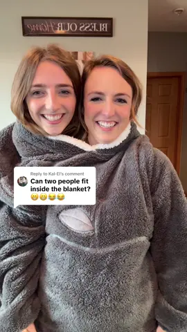 Replying to @Kal-El thanks for your help @Kaylee  #blankethoodie #softblanket #blackfridaydeals #cybermondaydeals #hoodedblanket 