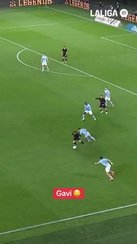 Oh my Gavi 🤯 #fcbarcelona #barçaontiktok #barça #laligahighlights #skills 
