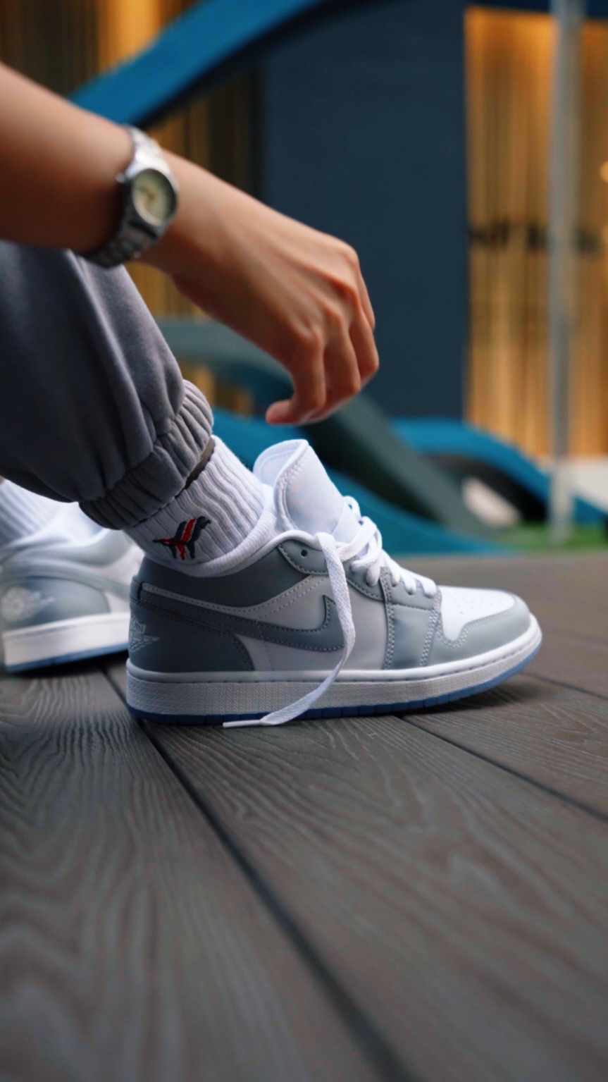 Ada harga ada kualitas 👍👍 Air Jordan 1 Low Wolf Grey Original 😎😎 #fyp #fypシ #viral #sepatunike #sepatunikeairjodan #sepatunikejordan1lowgrey 