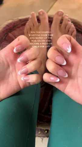 Please excuse the dog hair I have a bernese mountain dog!! #pressonnails @kissproducts #nailsalon #nailshack #frenchmanicure @shopvitality 