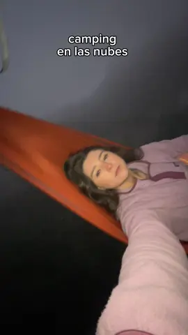 Buenos días desde las nubes (5:50 am) después de algo de tormenta de viento en la noche y mucho frío… el amanecer estuvo bastante místico, Alratito les enseño mas. Los quiero, bonito fin de semana.  #camping #hammock #campinglife #highline #adventure #Outdoors #climbing #backpacking #adventurelife #alpinism #slackline #outdoorliving #GoProHERO13 #H132024