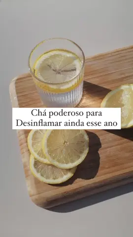 Chá poderoso para desinflamar e emagrecer com propósito.✨ O chá de funcho um aliado para reduzir inflamações e promover o bem-estar do corpo. Ele possui propriedades anti-inflamatórias, antioxidantes e digestivas, que ajudam a acalmar o sistema gastrointestinal, aliviar inchaços e combater o estresse oxidativo. Receita de Chá de Funcho para Desinflamar 	Ingredientes: 	-1 colher de sopa de sementes de funcho 	-250 ml de água filtrada 	Modo de preparo: 	Ferva a água. 	Adicione as sementes de funcho e deixe em infusão por 10 minutos. Coe e consuma ainda morno 30 minutos antes das principais refeições. ✅OBS:: Você pode usar também em sachê, escolha marcas confiáveis e sem aditivos. Dica: Você pode potencializar o chá adicionando gengibre ou cúrcuma (açafrão-da-terra), que também possuem fortes propriedades anti-inflamatórias. Minhas preciosas somente o chá não irá fazer milagres, você precisa cuidar do seu estilo de vida. ➡️Cuidados com o Corpo e Desinflamação  1. Alimentação: Evite alimentos processados, açúcares e farinhas refinadas, que aumentam a inflamação. Prefira alimentos naturais, como frutas, vegetais e gorduras boas (como abacate e azeite de oliva). 2. Hidratação: Além do chá de funcho, consuma bastante água ao longo do dia. 3. Movimento: Atividades físicas, ajudam a reduzir o estresse e melhorar a circulação. 4. Sono: Priorize o sono de qualidade para permitir que o corpo se regenere. 5. Oração e conexão com Deus: orar e ler a Bíblia diariamente traz paz e tranquilidade para o seu dia.