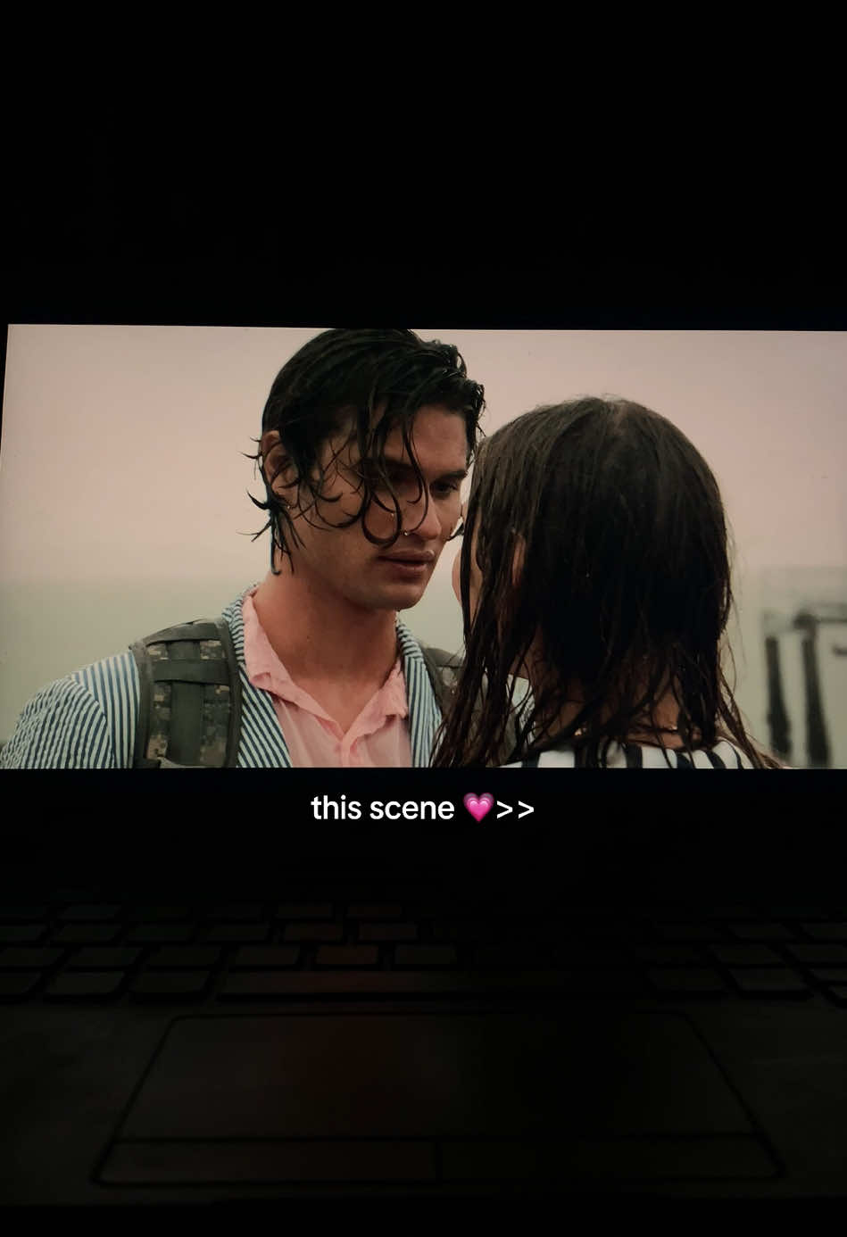Season 1>>>>> #sarahcameron #johnb #romanticscene #firstkiss #loveyou #lovers #pogues #obx #madelyncline #chasestokes #outerbanks #obx1 #netflixseries #fyp #hot 