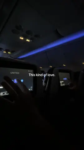 Movie night on the plane🫶🏻✈️✨ #fyp #Love #date #Relationship #relatable #plane #flying #movie #movienight 