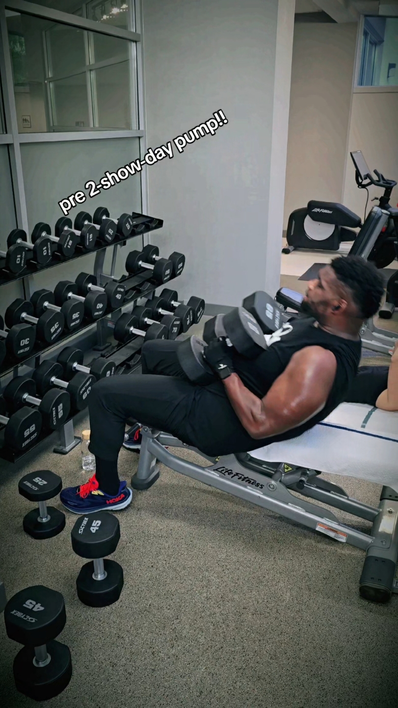 pre-show pump in Seattle! #Fitness #motivation #fullbodyworkout #chestworkout  #creatorsearchinsights 