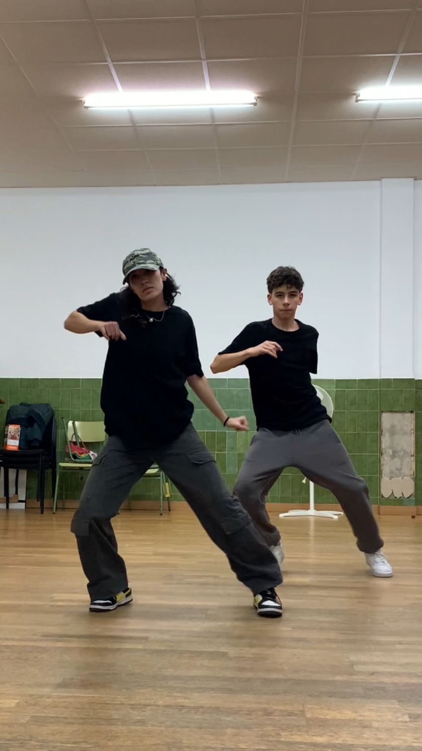 don’t wanna talk, I’m dancing, dancing…🎼 #dancechallenge #amaarae #kaliuchis #dance #dancereels #fyp 