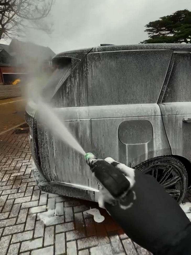 So satisfying right? #pressurewashing #pressurewashingbusiness #pressurewasher #satisfyning 