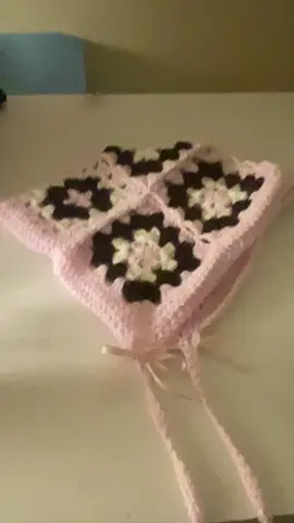 Neopilitan bonnet 🍰#crochet #neopolitan #fyp #crochethat 