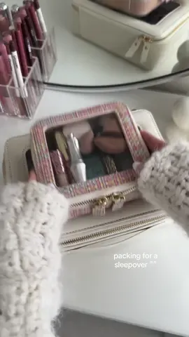 making her watch The Substance tn 😈 all my travel stuff on my A S F ‘travel essentials’ list 🫶🏼 #packwithme #toiletrybag #makeupbag #minimakeup #minitolietries #travelmusthaves 