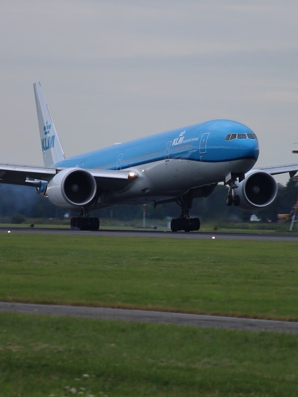KLM B777 landing at Schiphol Airport #aviation #klm #b777 #boeing #amsterdam 