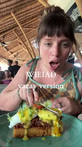 When on vacation my motto is healthy choices are more about what you DO eat than what you don’t. Follicular phase means lightly cooked veggies, lots of minerals & vitamin C, eggs, chicken & pumpkin seeds!  . . . #wieiadrealistic #follicularphase #healthyholidays #eatwithme 